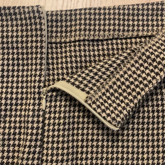 Mid-Thigh Length Skirt - Picture 4 of 4